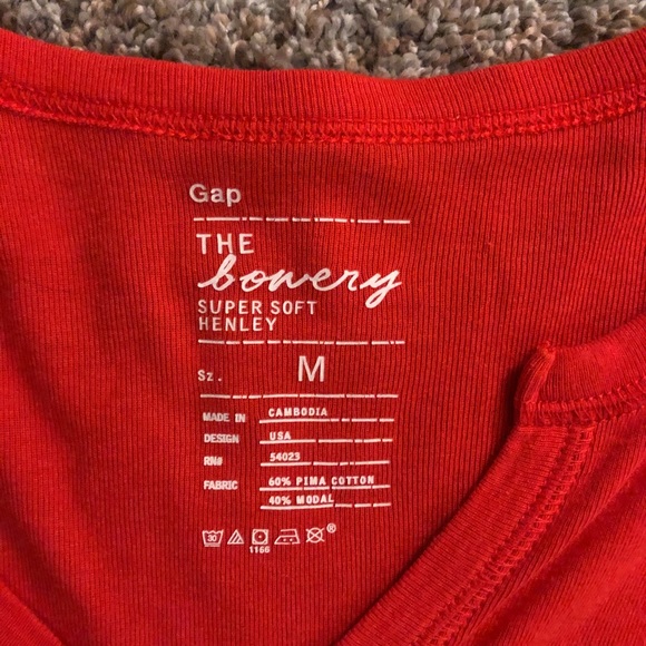 GAP v-neck Henley - Picture 2 of 5